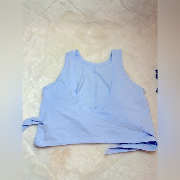 Luluemon womens size 4 light blue athletic tank wrap like new - Picture 1 of 4